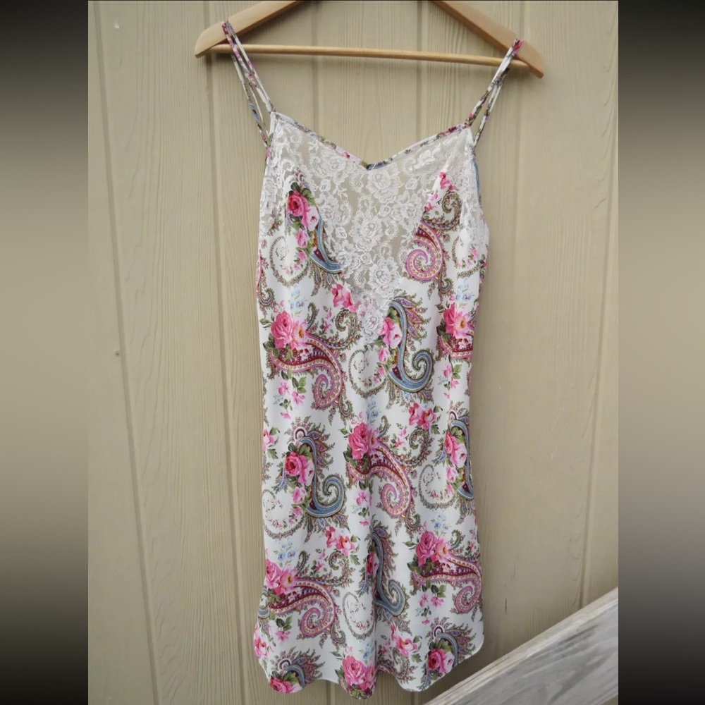 Victoria’s Secret Gold Label Babydoll Chemise M Lace VS